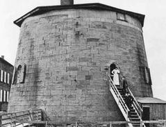 Family living in Martello Tower No. 4 from 1892 to 1907 in Quebec City