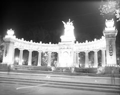 Old photograph of Mexico City from 1955 featuring Hemiciclo a Juárez