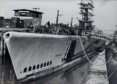 USS Brill SS-330 submarine during refit at San Francisco Naval Shipyard in 1947