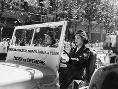 Nursery of Fundación Eva Perón nurses in a parade