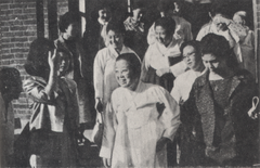 1959 Kim Helen and Kim Okgil portrait in traditional attire