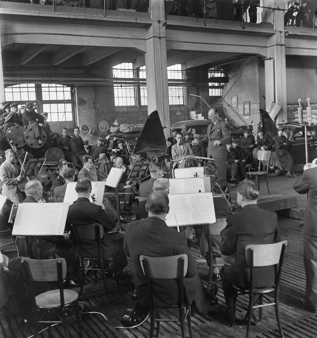 Conductor Toivo Haapanen conducting the Finnish Radio Symphony Orchestra at Hietalahti shipyard concert in Helsinki on May 24, 1945