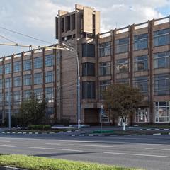 Building at Volgogradsky Prospekt 32 with green Sberbank aluminum composite paneling