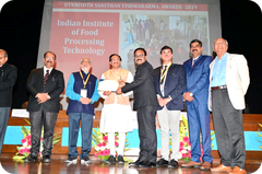 Director of IIFPT receiving AICTE USVA 2019 award