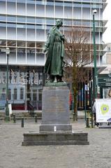 Gabrielle Petit statue in front of the NVSM-UNMS headquarters in Brussels