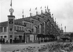 Exterior view of the Palais de l'Industrie at Lyon Exposition 1914