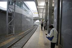 Kutuzovskaya MCC station platform with modern architectural design and passenger seating