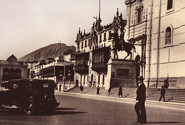 The Pizarro monument in front of Lima Cathedral after 1935