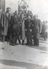 Five friends at the Warsaw Ghetto Heroes Monument dedication in 1948, featuring Peysach Inwentarz at center