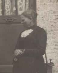 Black and white historical portrait of three women Philomena De Smet, Maria Gezelle and Hortense Gezelle