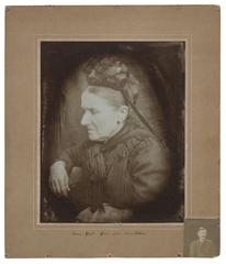 Black and white portrait of Louise Gezelle and Stijn Streuvels sitting together