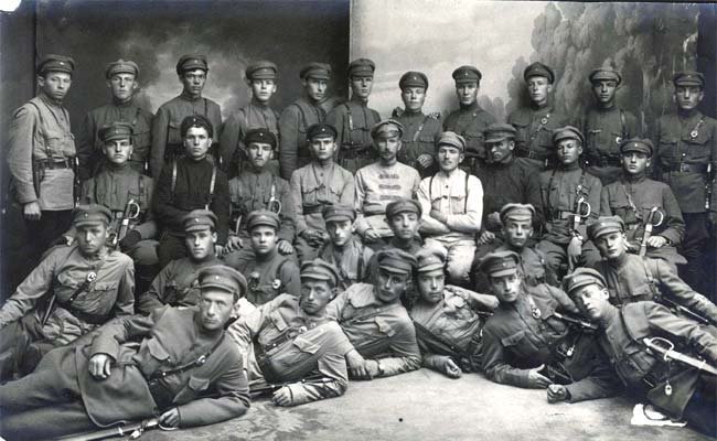 Group portrait of the 18th graduating class of the 1st Moscow Soviet Machine Gun Courses, 1921