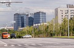 View south to Lotos buildings at the intersection of Nakhimovsky Prospect and Sevastopolsky Prospect in Moscow