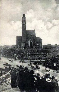 Dalkarlarna group gathered at Engelbrektskyrkan during Bondetåget 1914