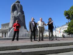 Old men Kurginyan and Lebedev at a rally against the Kremlin's liberal course, Essence of Time movement