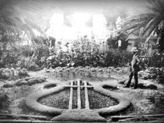 Entrance garden of Miguel Crisol's chalet with a lyre sculpture in 1900