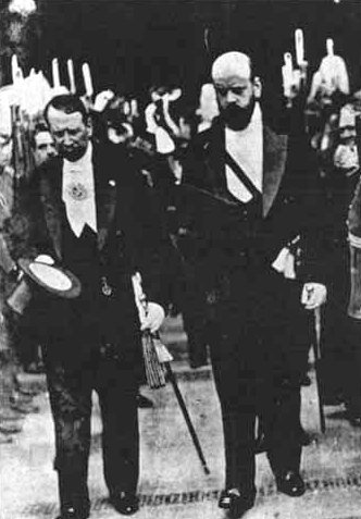 Presidents José Figueroa Alcorta of Argentina and Emiliano Figueroa of Chile leaving the Te Deum ceremony at Santiago Cathedral on September 18, 1910
