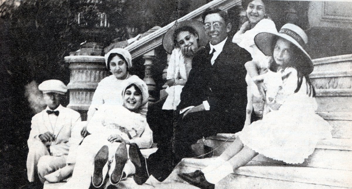 The Ocampo sisters as children in 1908