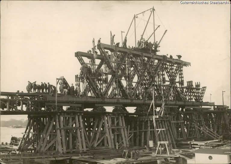 Historic montage of the Roth Wagner Bridge over Save River in Belgrade, 1915