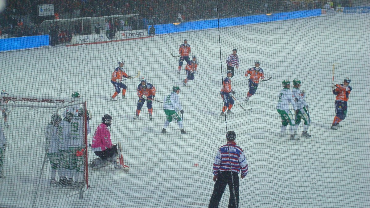 Bandy final 2010 match with Bollnäs taking a corner