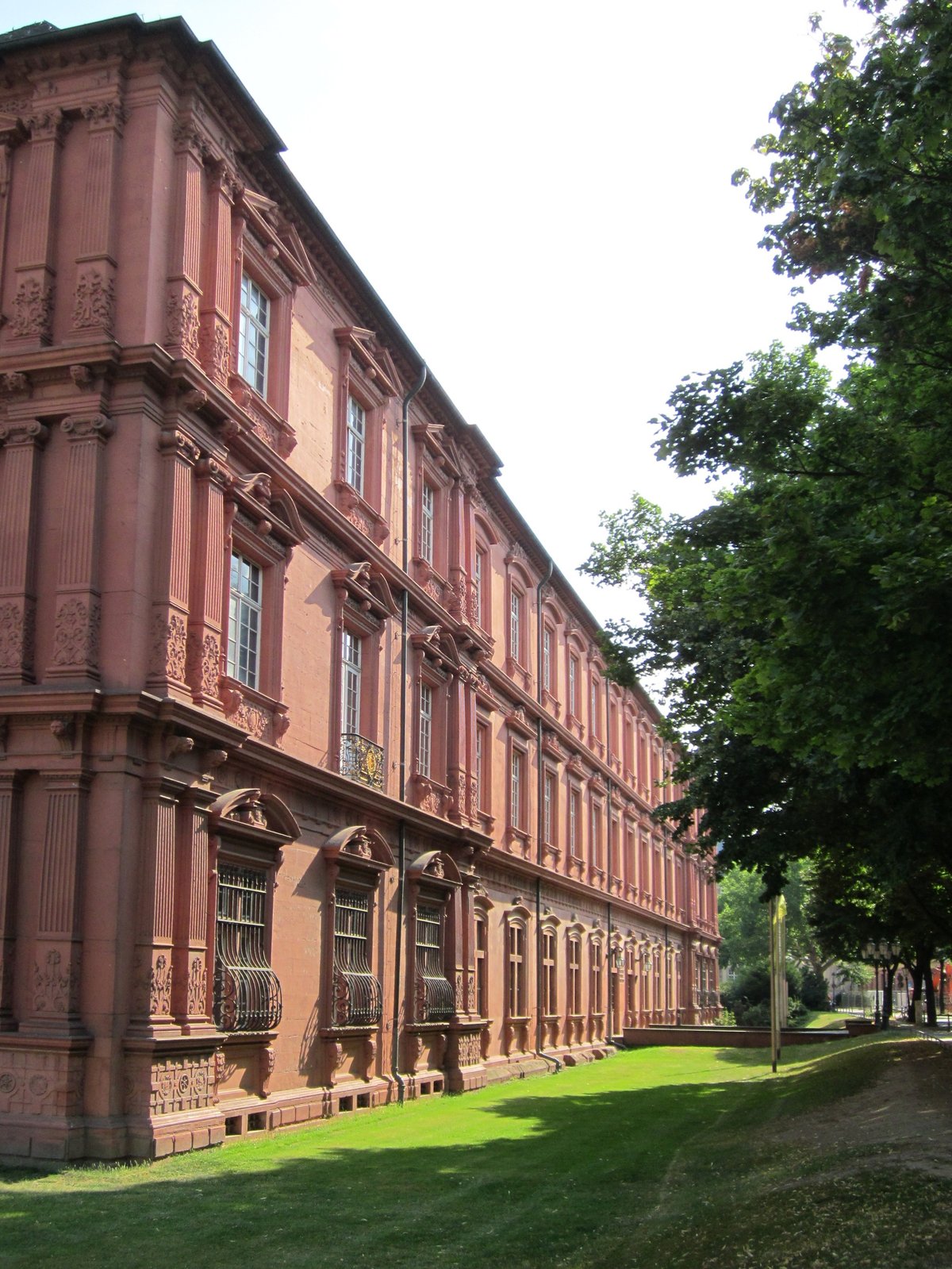 Residenzschloss Mainz exterior view
