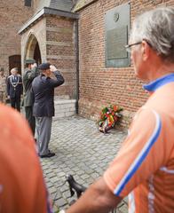 Veterans and military personnel arriving at Grote Kerk in The Hague during Veteranendag 2009