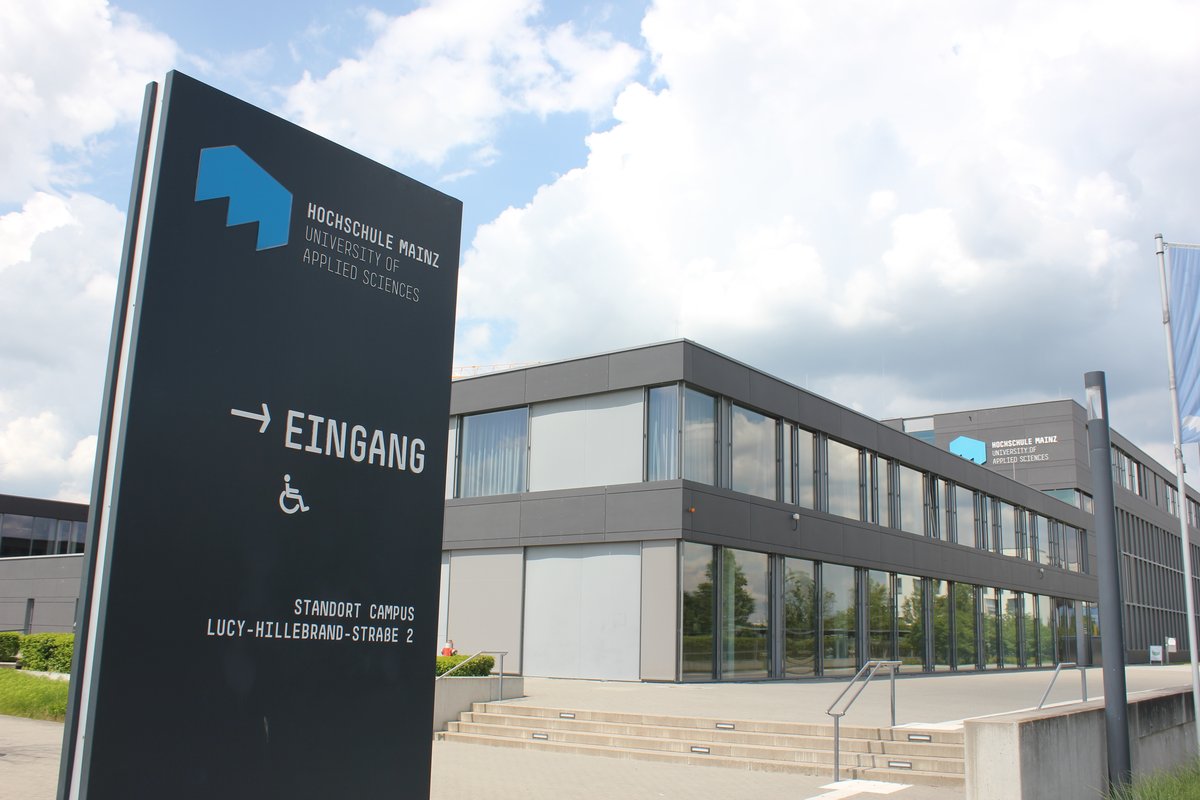 Main entrance of Hochschule Mainz University of Applied Sciences with modern architecture and glass facade