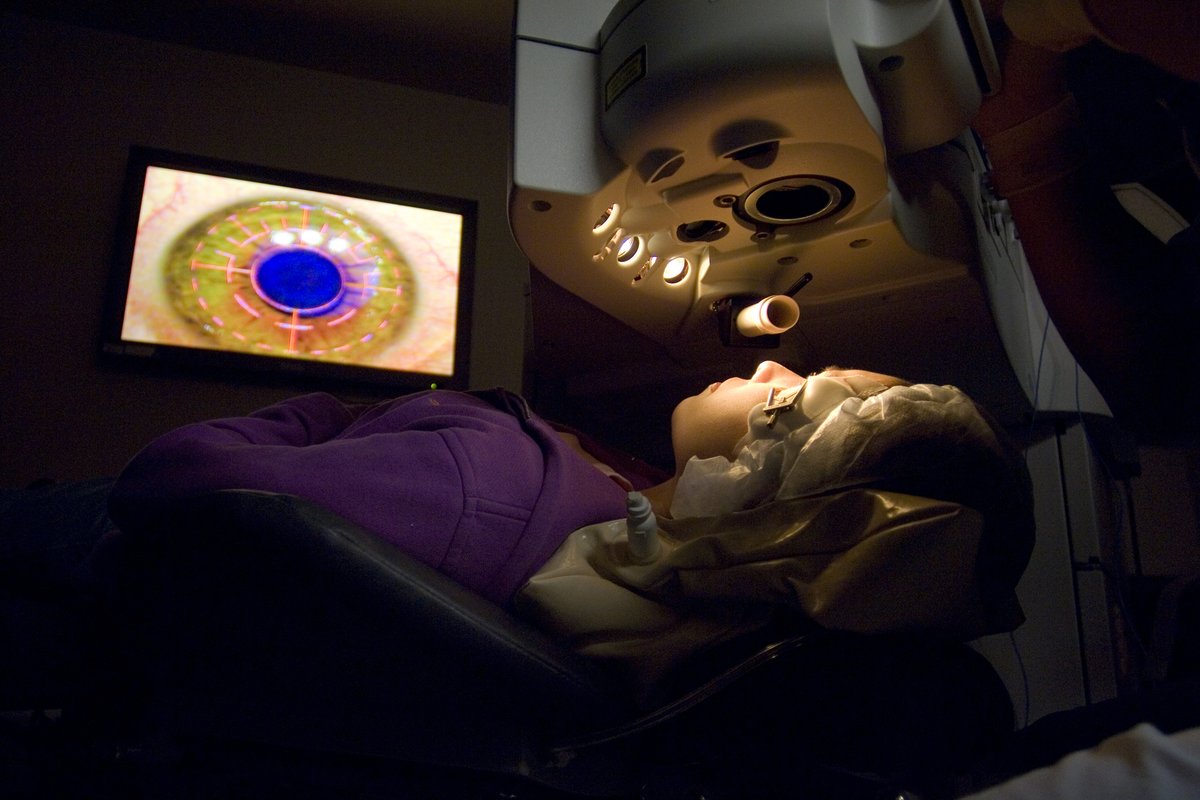 Lt. Col. Charles Reilly performing Epi-LASIK eye surgery on Capt. Ruth Brenner at Wilford Hall Refractive Surgery Center, Lackland Air Force Base