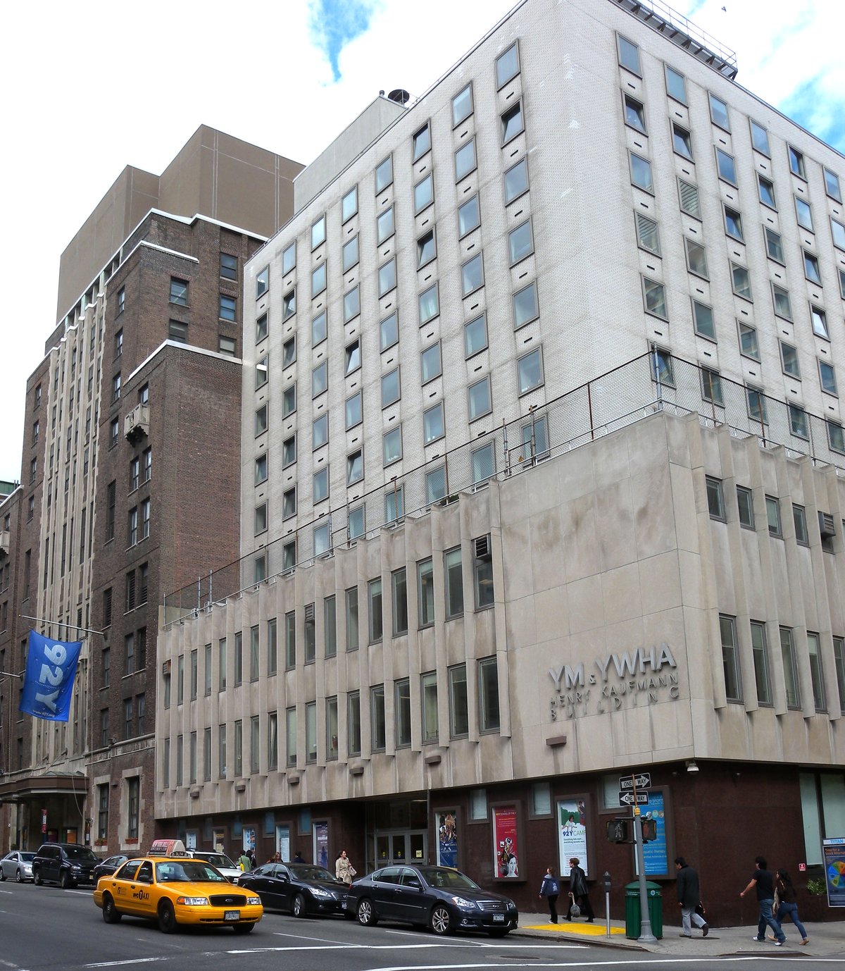 View looking east across Lexington Avenue and 91st Street at the Kaufmann Building of 92nd Street Y