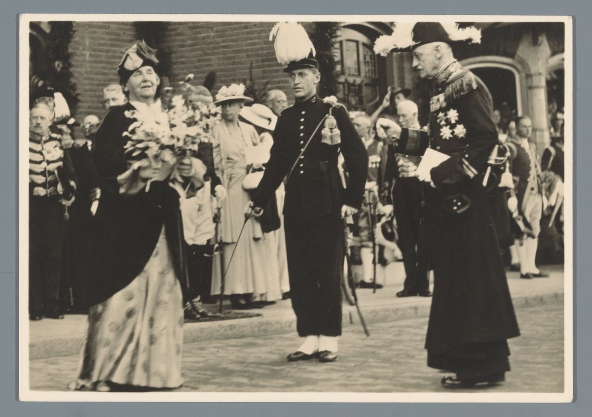 Queen Wilhelmina arriving at Haarlemmermeer station in Amsterdam during her 40th jubilee in 1938