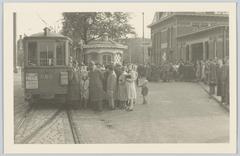 Busy scene in front of Haarlemmermeer station on Amstelveenseweg in Amsterdam around 1943