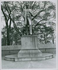 Statue of Abraham Lincoln titled The Man by Augustus Saint-Gaudens in Lincoln Park, Chicago