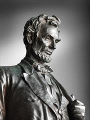 Sculpture of Abraham Lincoln standing