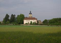 Schloss Großgründlach with St. Lorenz church in the background