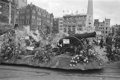 Black and white photograph of a floral parade float 'slag bij Waterlo' during Aalsmeer Bloemencorso in Amsterdam on September 4, 1971