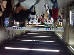 View of the mezzanine at Ana Rosa Station with passengers and escalators