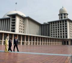 President Obama visiting Istiqlal Mosque before departing for Seoul, South Korea