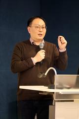 Chung Seockhoon giving a lecture at Asan Medical Center