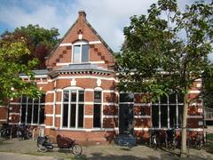 Historic residential building in Amsterdam Oostelijke