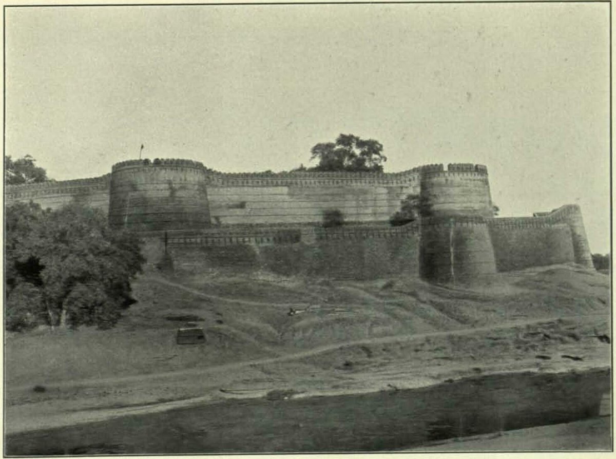Page from the Annual Report of the Archaeological Survey of India 1913-14 showing archaeological sketches and inscriptions