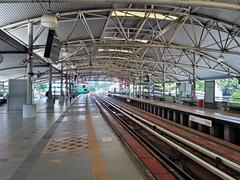 Aras platform stesen LRT Bandaraya di Pusat Bandar Kuala Lumpur (KLCC), Malaysia