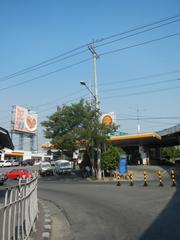 Buendia Flyover and surrounding landmarks in Makati City including EDSA-Kalayaan Flyover, Gil Puyat Avenue, and Buendia MRT Station