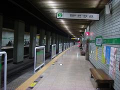 Sangwangsimni Station platform with train