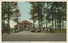 The Aquarium building in Belle Isle Park surrounded by water and trees