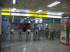 Suyu station platform with tracks and overhead wires