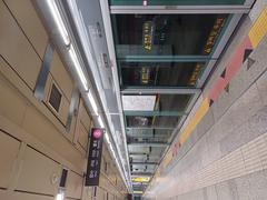 Seoul Subway Line 8 Cheonho Station platform
