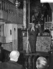 Black and white photo of a reception celebrating 75 years of the Amstelkring in Amsterdam at the Schuilkerk