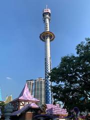 Lotte Gyro Drop amusement park ride in motion