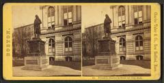 Statue of Benjamin Franklin in front of Philadelphia City Hall