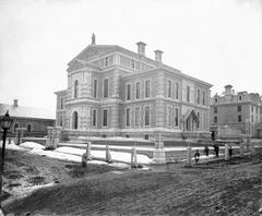 Arts Court
